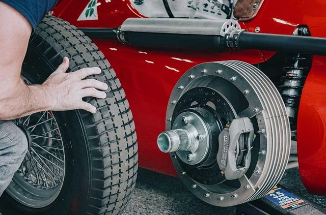 Зі старенької Mazda зробили репліку легендарного боліда Формули-1 - фото 441049