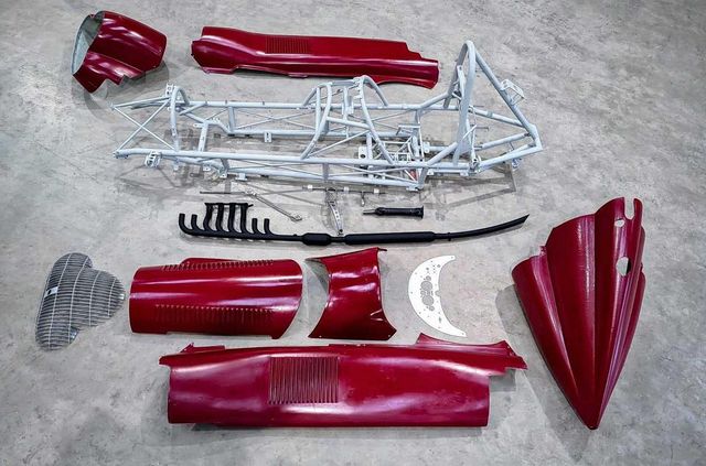 Зі старенької Mazda зробили репліку легендарного боліда Формули-1 - фото 441051