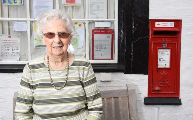Після 80 років: найстарша жінка-поштарка звільнилася з роботи - фото 441055
