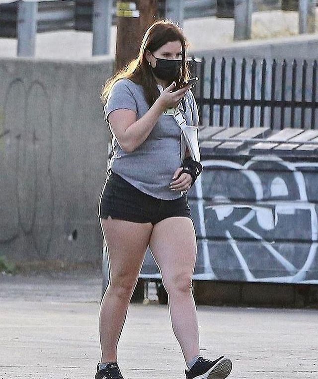 Папараці підловили розповнілу Лану Дель Рей: фото шокували шанувальників співачки - фото 441134