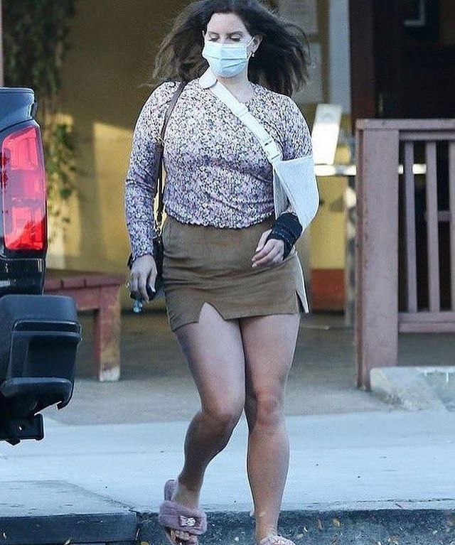 Папараці підловили розповнілу Лану Дель Рей: фото шокували шанувальників співачки - фото 441137