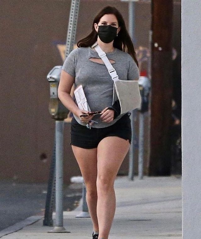 Папараці підловили розповнілу Лану Дель Рей: фото шокували шанувальників співачки - фото 441138