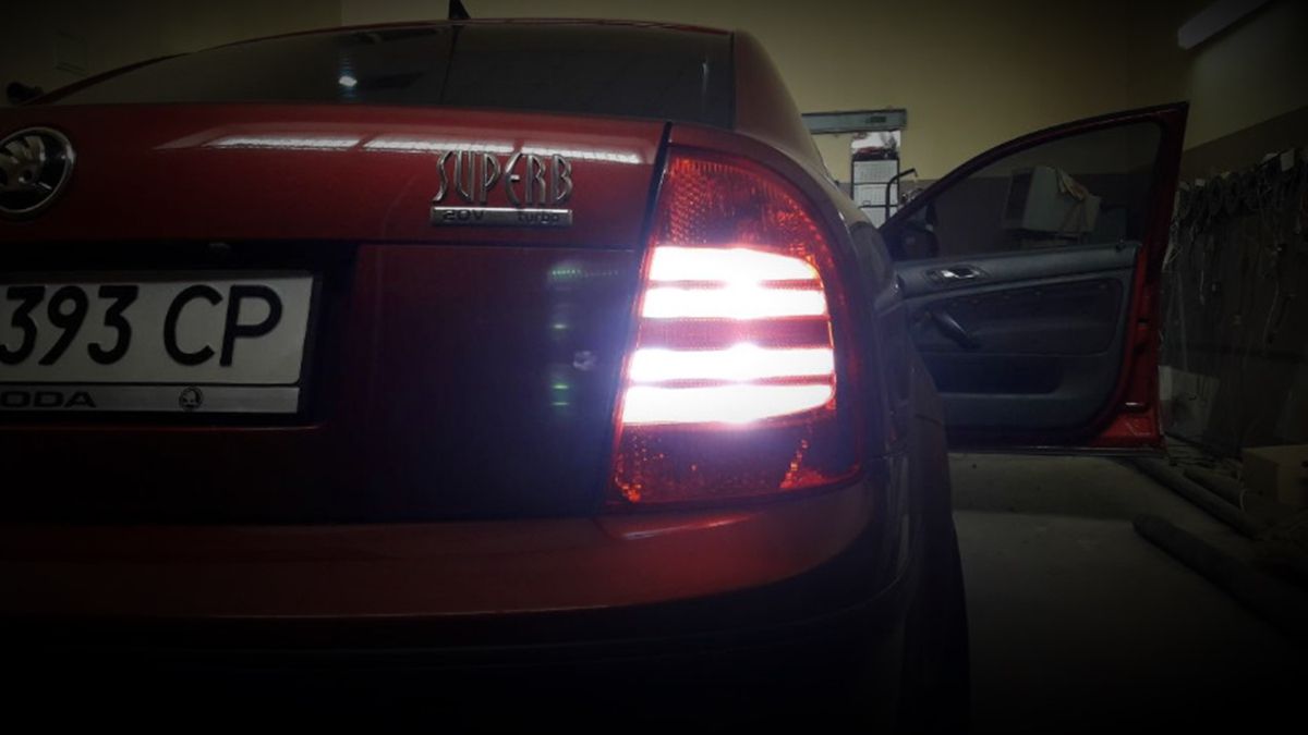 Автолюбителі показали, як поліпшити слабке світло ліхтарів заднього ходу - фото 1