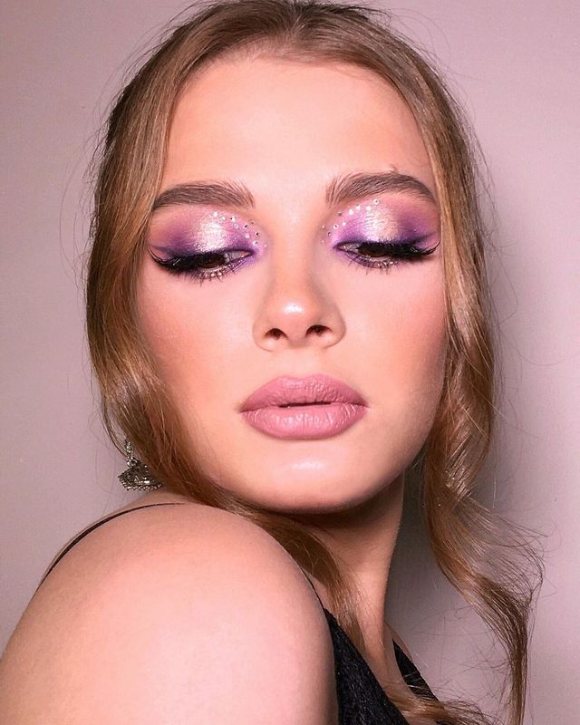 Макіяж на Новий рік 2021: готові ідеї святкового мейкапу у фото - фото 441406