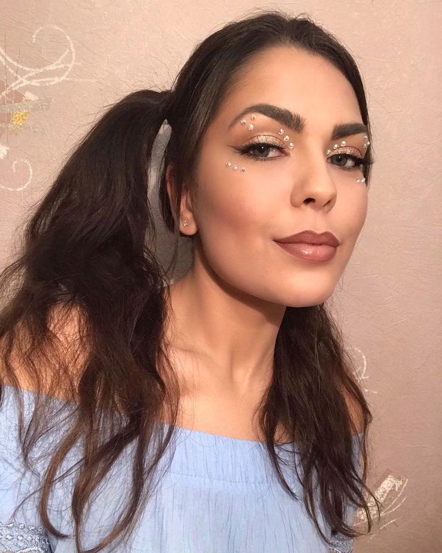 Макіяж на Новий рік 2021: готові ідеї святкового мейкапу у фото - фото 441408