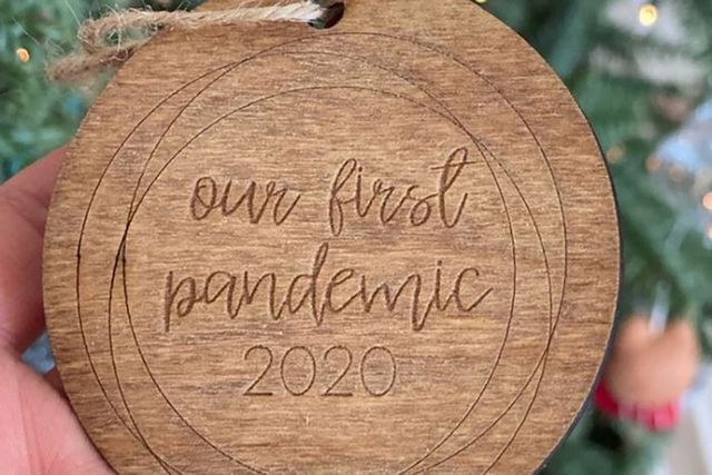 Дженніфер Еністон розкритикували через іграшку на ялинці - фото 441508