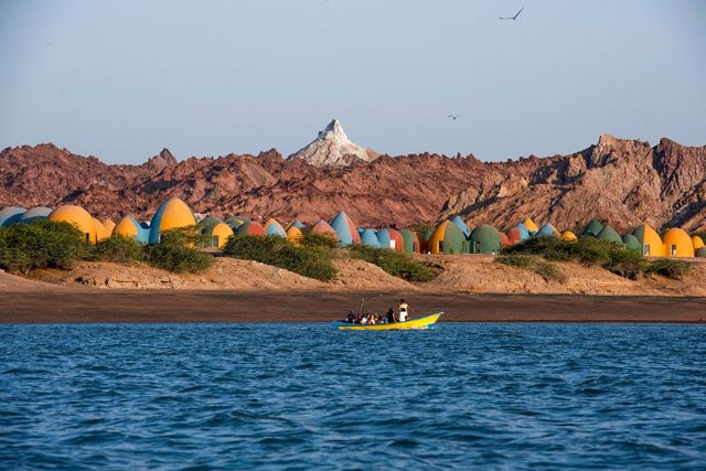 Справжній інстаграмний рай: як виглядає кольорове село на острові Ормуз в Ірані - фото 441687
