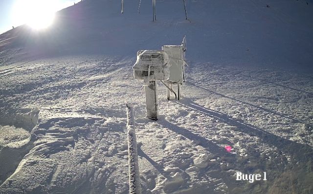 Українські Карпати рясно засипало снігом: казкові фото - фото 441734