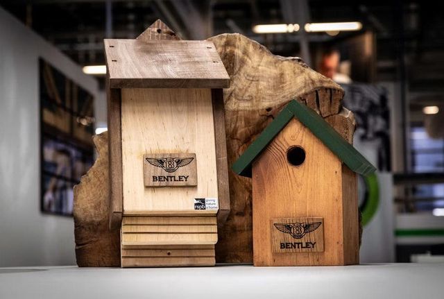 Не лише автомобілі: Bentley показала фірмові шпаківні та будиночки для кажанів - фото 441766