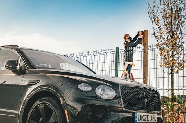 Не лише автомобілі: Bentley показала фірмові шпаківні та будиночки для кажанів - фото 441768