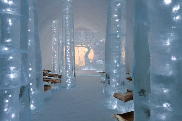 У Швеції знову відкрили готель з льоду: атмосферні кадри - фото 442053