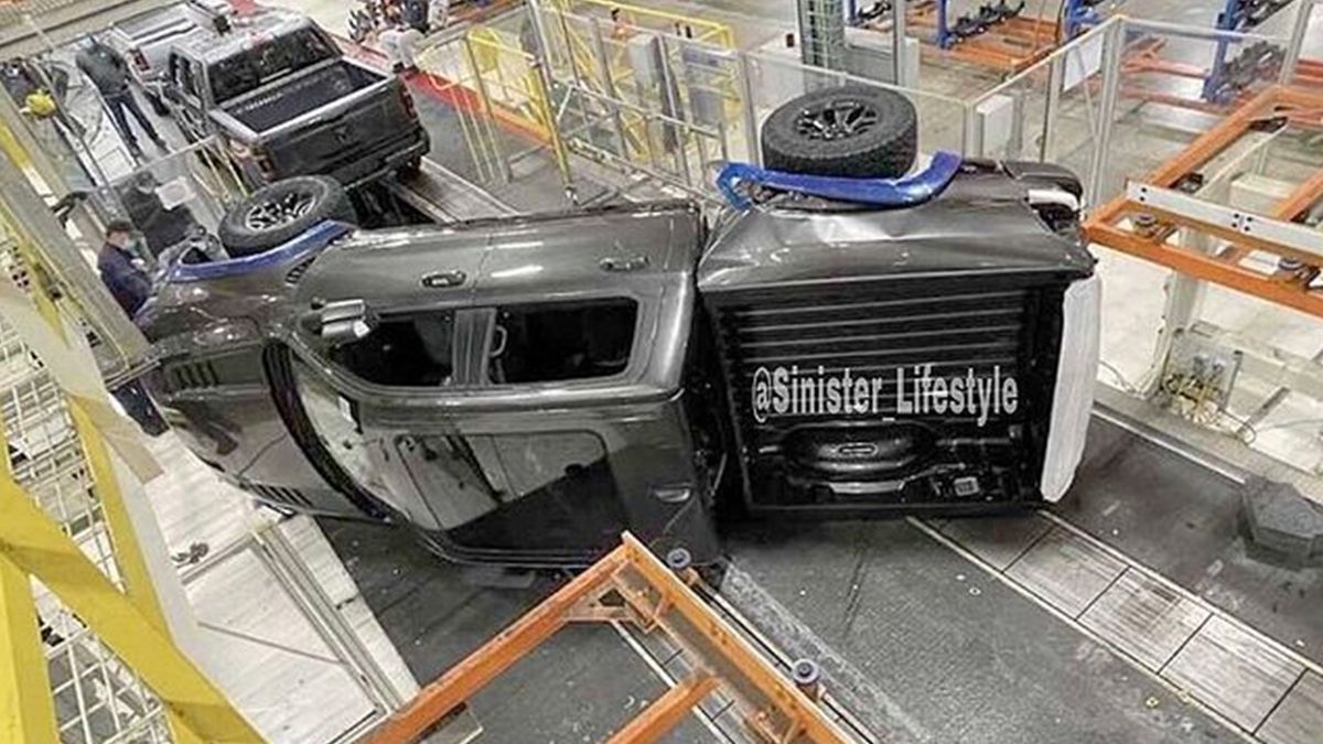 Найпотужніший пікап у світі розбився прямо на конвеєрі: епічне фото