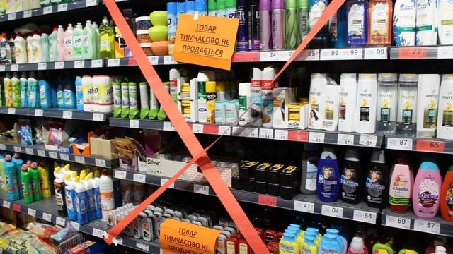 Шкарпетки та батарейки: у мережі показали товари, які не продаватимуть під час локдауну - фото 442282