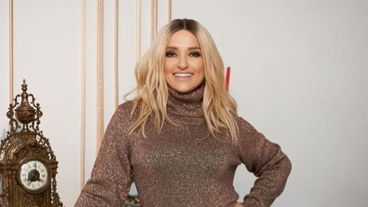 Наталя Могилевська підкорила мережу у спокусливій білосніжній сукні-халаті