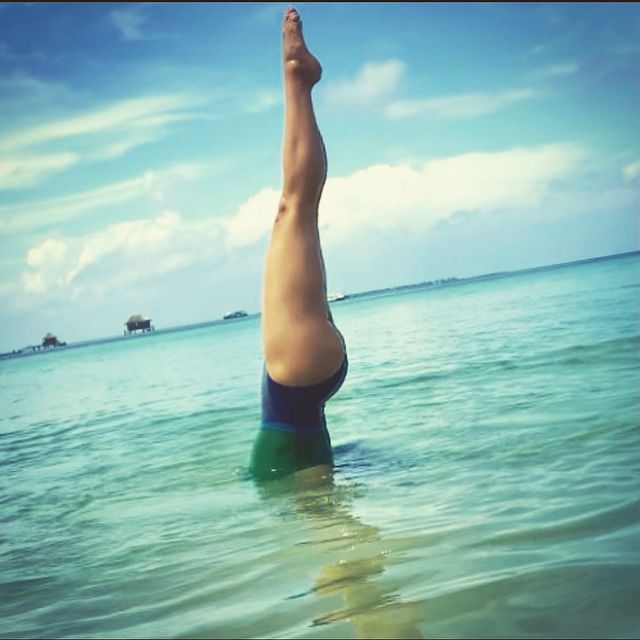 Сальма Хайєк розбурхала шанувальників ідеальним тіло в купальнику: гарячі фото - фото 442404