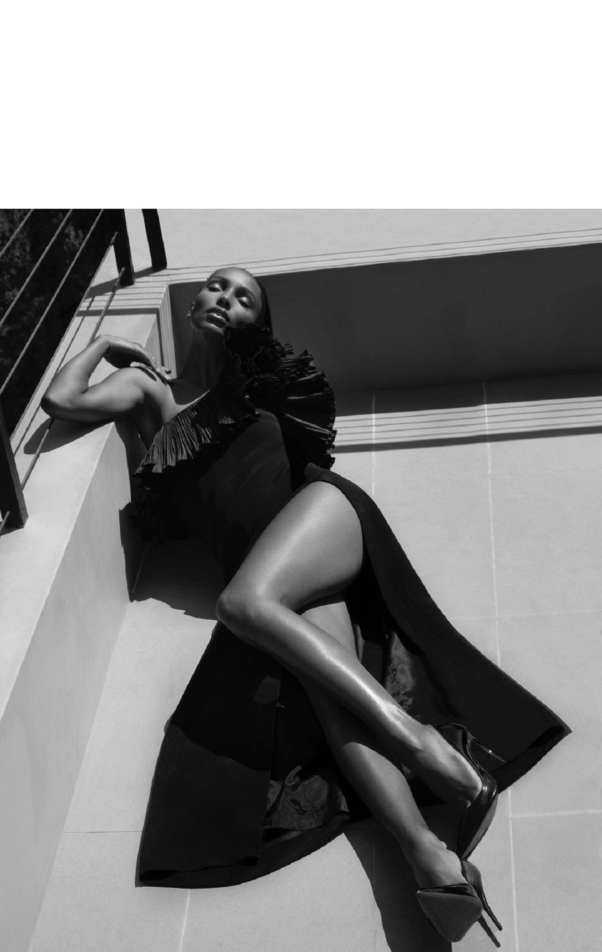 Жасмін Тукс топлес - фото 1