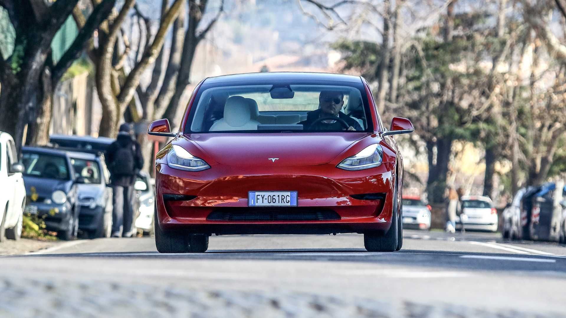 Tesla планує випустити новий бюджетний електромобіль до 2022 року: названа ціна