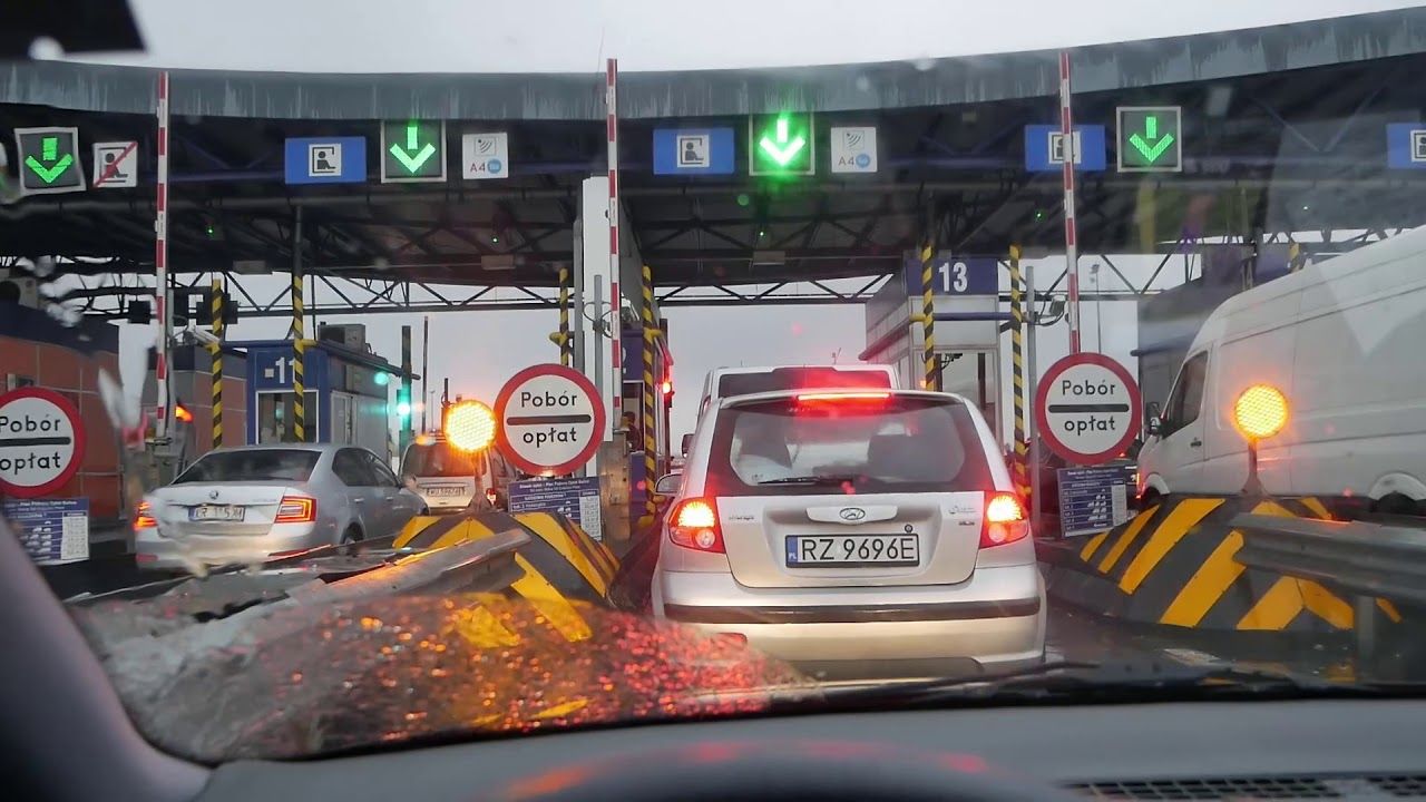 Хто зможе безкоштовно їздити по платних дорогах в Україні - фото 1