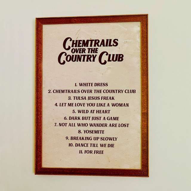 Chemtrails Over the Country Club: дивіться новий незвичний кліп Лани Дель Рей - фото 442768