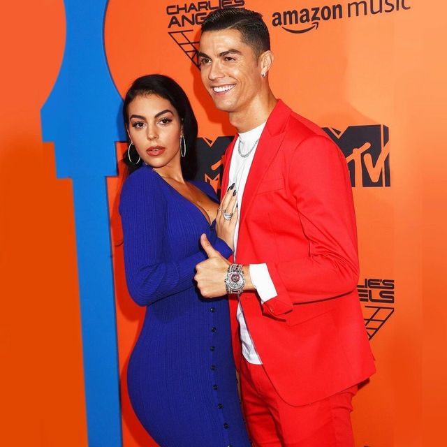 Фахівці підрахували вартість прикрас Кріштіану Роналду та його нареченої: шокуюча сума - фото 442863