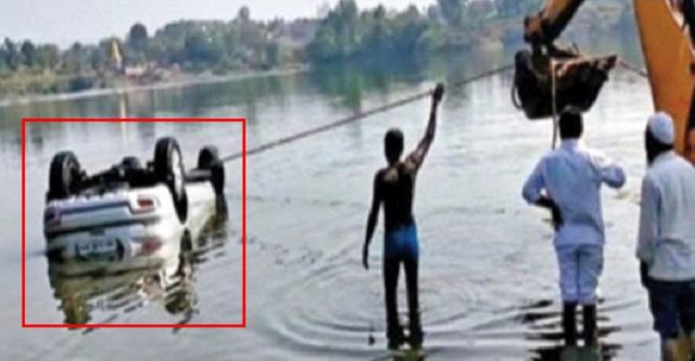 Водій автомобіля, слідуючи всім вказівкам навігатора, заїхав у річку - фото 442916