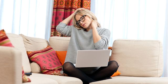 Три прості вправи для зняття болю в шиї - фото 443035