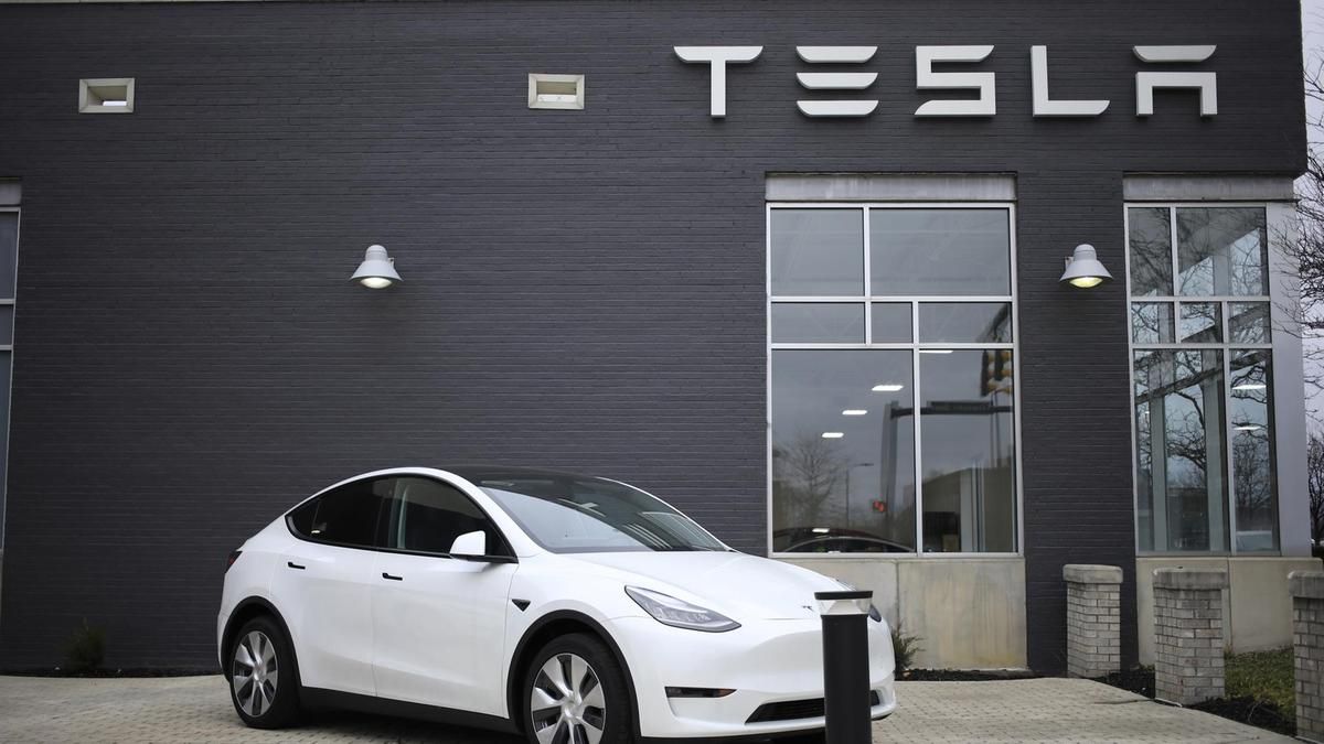 Tesla доведеться відкликати 158 тисяч своїх електромобілів