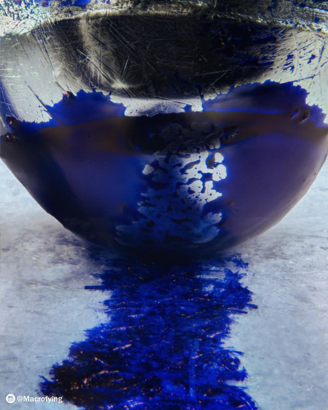 Фотограф показав у макрозйомці, як пише кулькова ручка: шикарний кадр - фото 443178