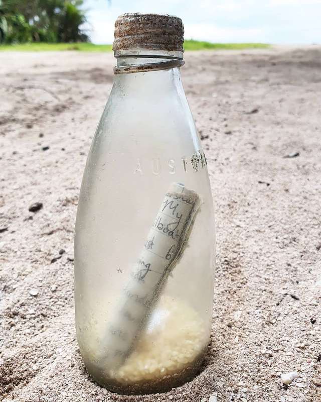 У Папуа-Новій Гвінеї знайшли пляшку з посланням, яку американка 2 роки тому кинула в океан - фото 443196