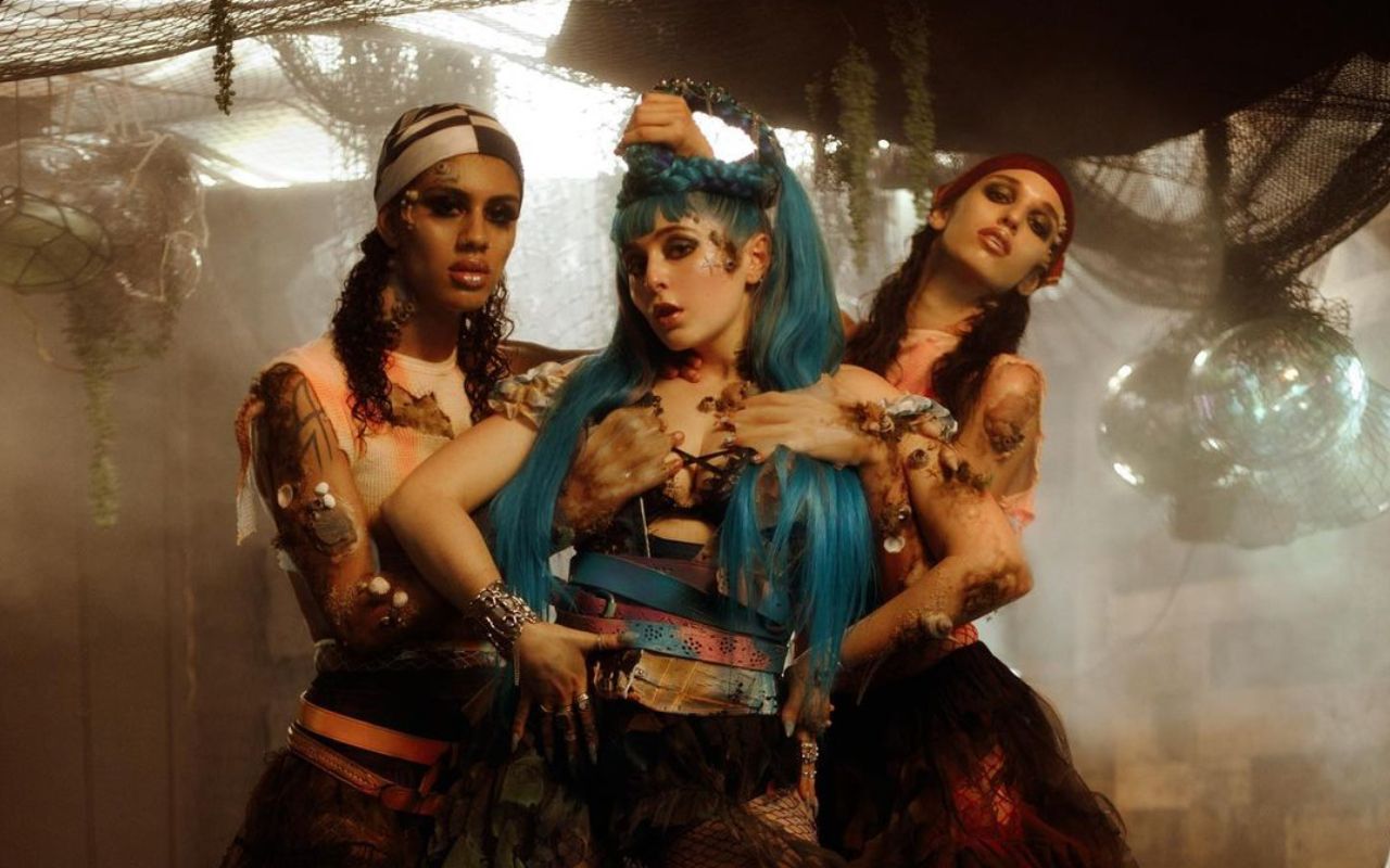 Одна з улюблених співачок Біллі Айліш випустила дебютний альбом