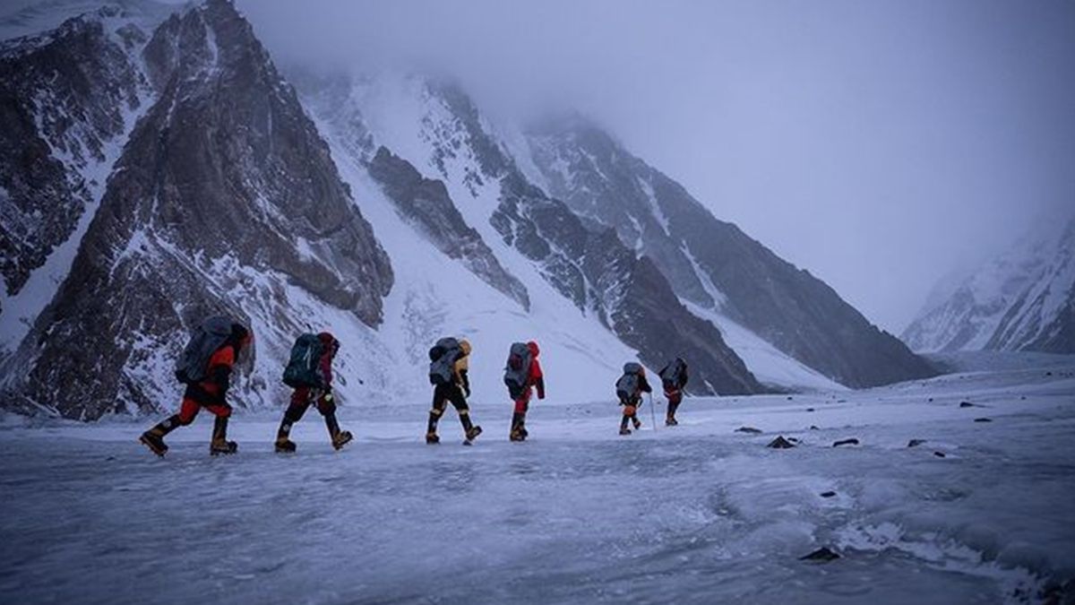 Другу за висотою вершину на планеті вперше підкорили взимку: фото