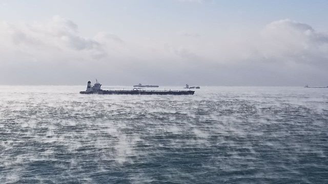 В Одесі через значні морози 'закипіло' море: кадри захоплюючого природного явища - фото 443527
