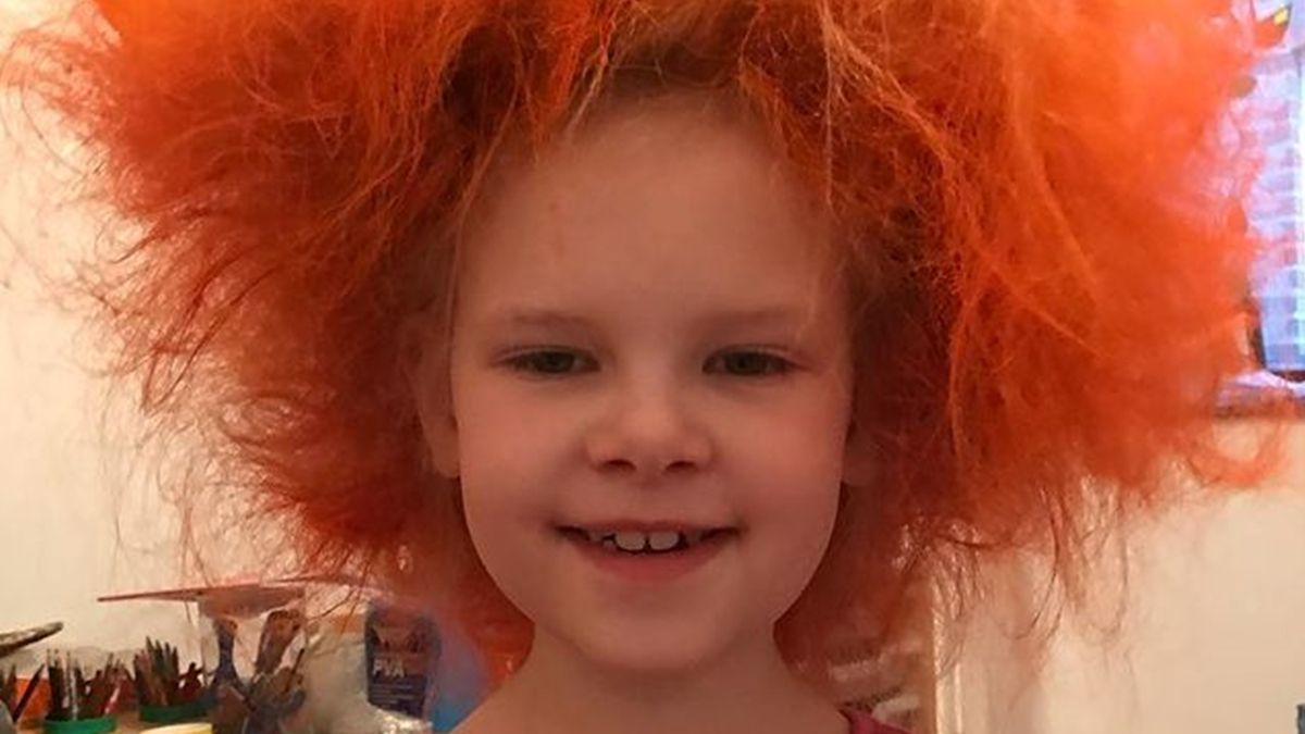 Дівчинка з синдромом неслухняного волосся вперше у житті зробила укладку: фото