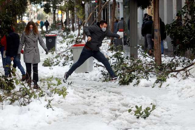 В Іспанії підрахували збитки через аномальний снігопад: фото - фото 443673