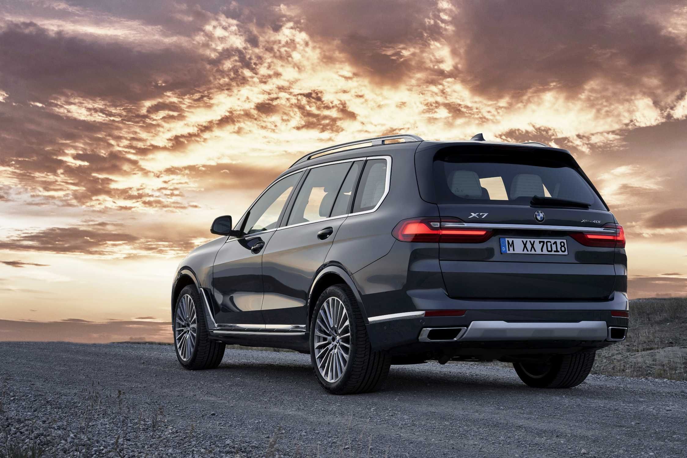 BMW X7 - фото 1