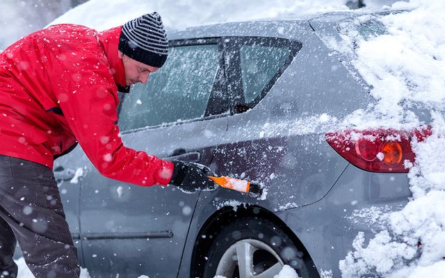 Чого не можна робити при запуску двигуна у мороз: найпоширеніші помилки майже усіх водіїв - фото 444009