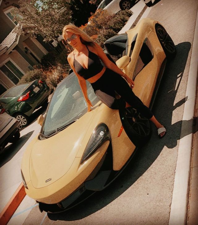 45-річна модель Playboy знайшла спосіб знову помолодшати (фото 18+) - фото 444077