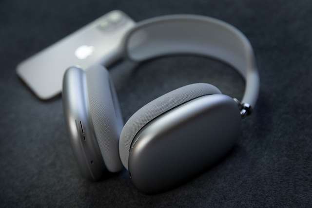 Власники AirPods Max скаржаться на гаджети: що не так з навушниками за 20 тисяч гривень - фото 444111
