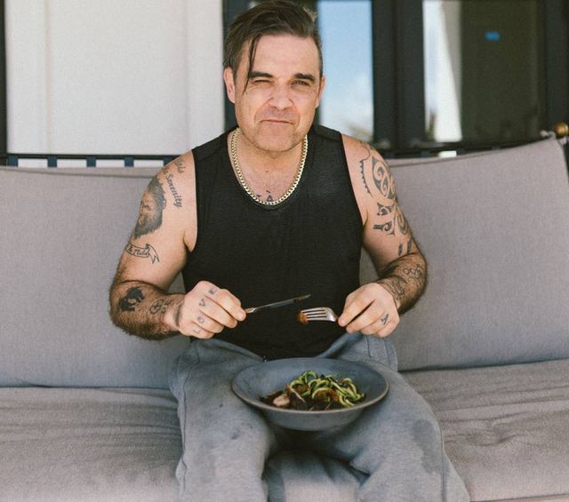 Роббі Вільямс через коронавірус застряг на відпочинку в дорогезному готелі - фото 444150