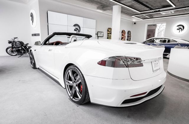 Tesla Model S перетворили на розкішний кабріолет - фото 444185