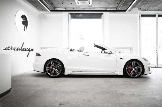 Tesla Model S перетворили на розкішний кабріолет - фото 444187