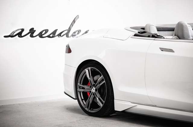 Tesla Model S перетворили на розкішний кабріолет - фото 444188