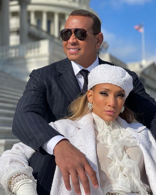 Дженіфер Лопес вразила мережу розкішним образом на інавгурації Джо Байдена: фото - фото 444302