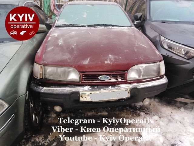 У Києві сміттєвоз розтрощив десяток авто: фотофакт - фото 444334