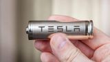 Tesla показала процес створення батарей для своїх електромобілів: відео