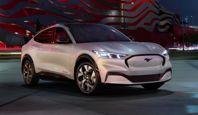 Покупці Mustang Mach-E ще не отримали свої авто: Ford заявляє про проблеми - фото 444492