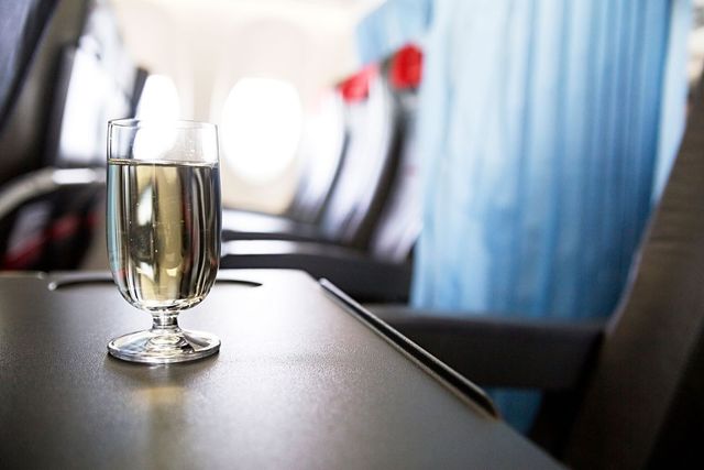 Авіакомпанія American Airlines зайнялася доставкою вина - фото 444514