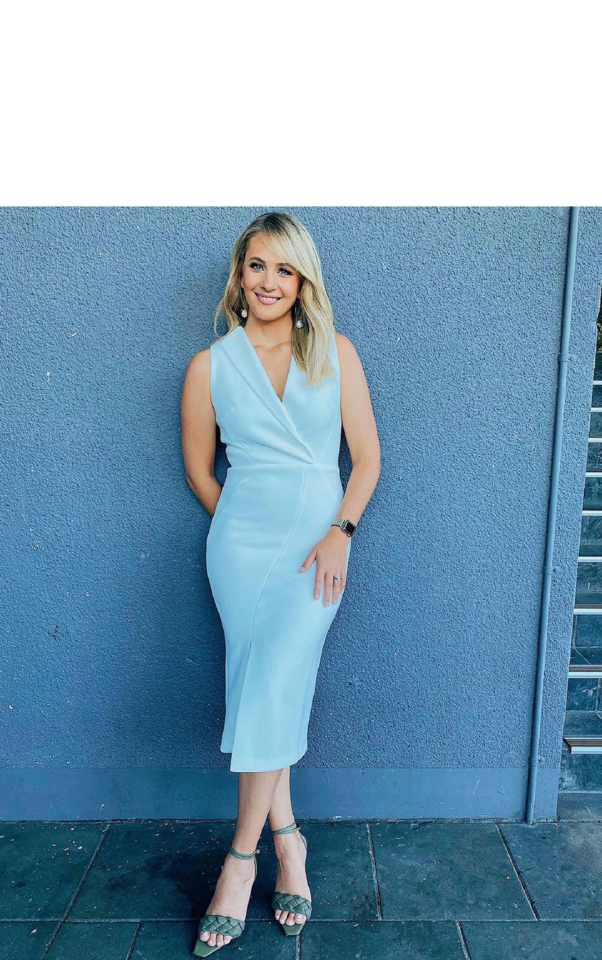 Якого кольору сукня: фото журналістки стало хітом мережі