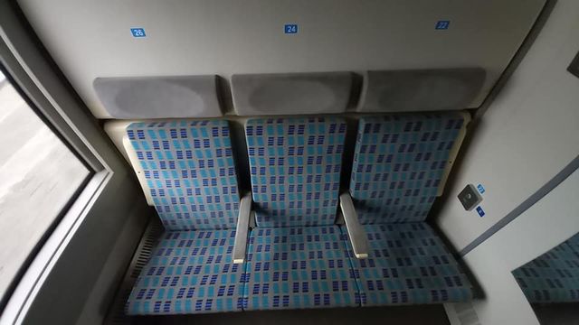 Душ і окремий туалет: тревел-блогер показав елітне купе у потязі Укрзалізниці - фото 444603