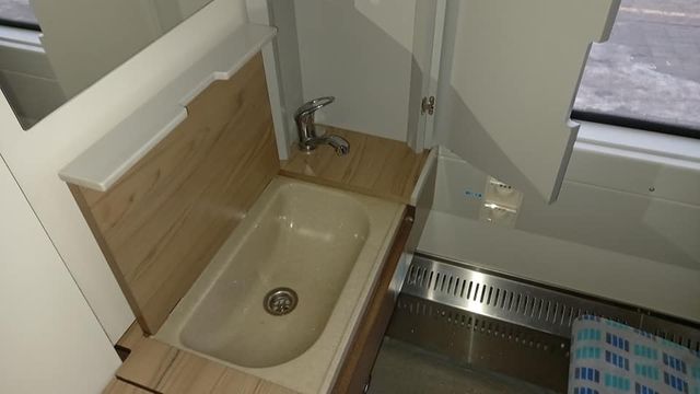 Душ і окремий туалет: тревел-блогер показав елітне купе у потязі Укрзалізниці - фото 444604